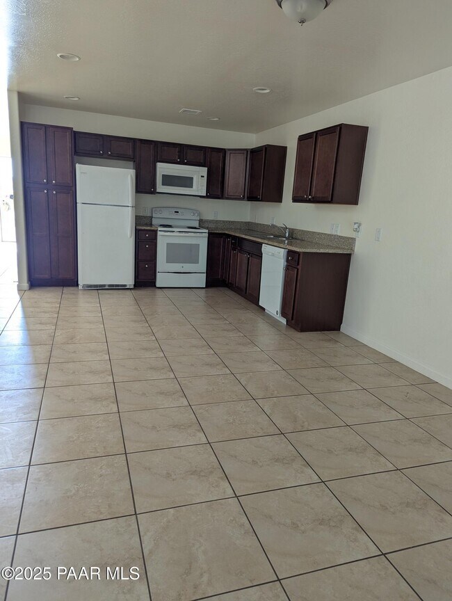 Building Photo - 4781 N Lone Cactus Dr
