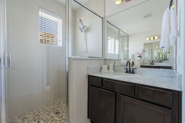 Building Photo - Fully Furnished Jax Beach Townhome