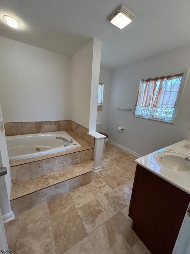 Building Photo - 91 Roseland Ave