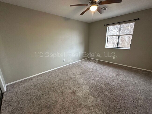 Building Photo - 403 Woodhenge Dr