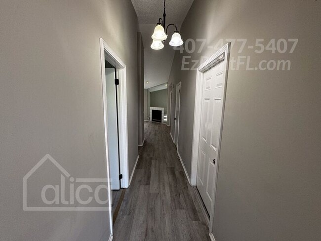 Building Photo - 9593 Villiers Dr S