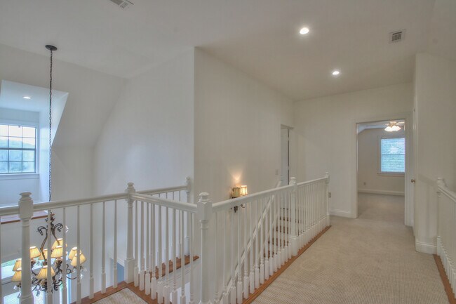 Building Photo - 4335 N Chapel Rd