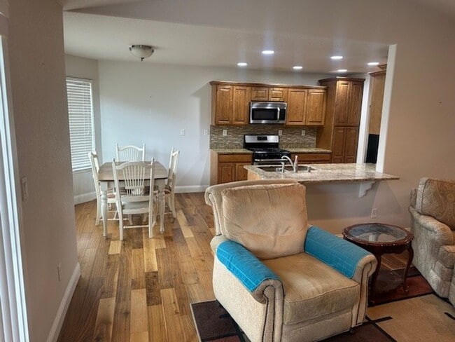 Building Photo - 3 Bed, 2 Bath, # Car Garage Home!