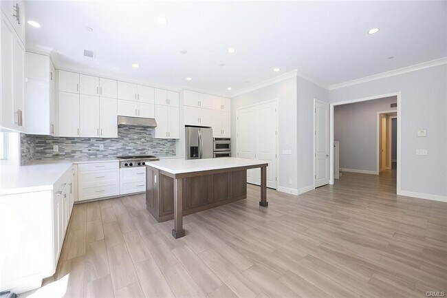 Building Photo - 58 Stetson