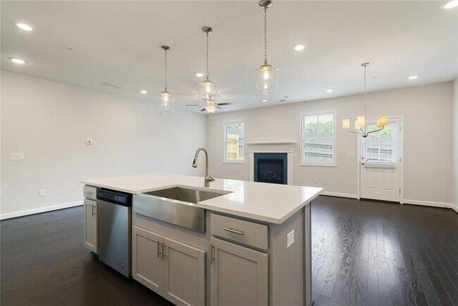 Building Photo - 313 Niles Ct