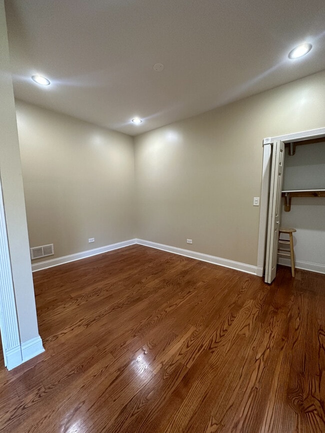 Building Photo - 4336 S Indiana Ave