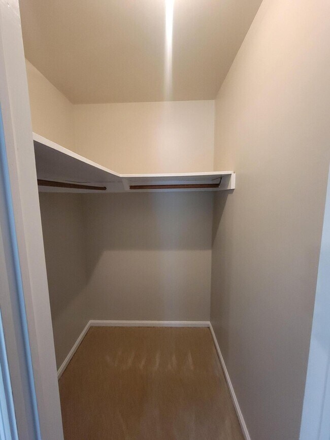 Building Photo - 1125 Crestview Ave