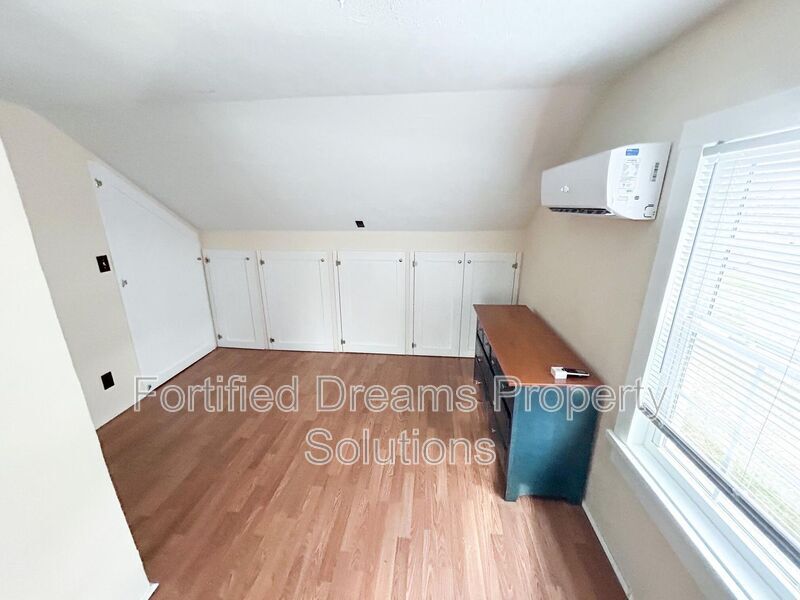 Building Photo - 315 S 3rd Ave