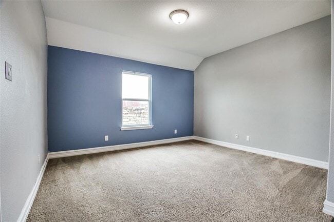 Building Photo - 3404 Glendale Ln
