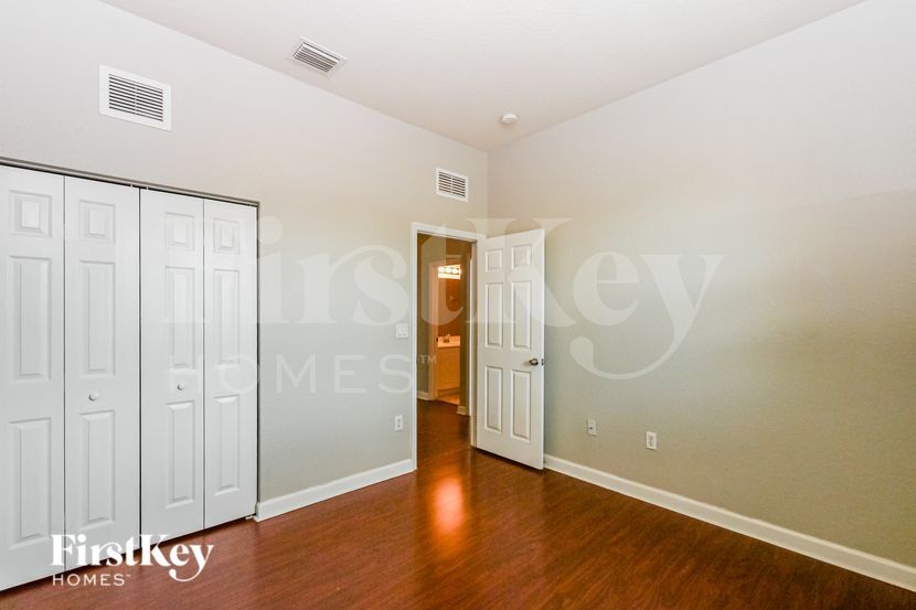 Building Photo - 457 SE 37th Pl