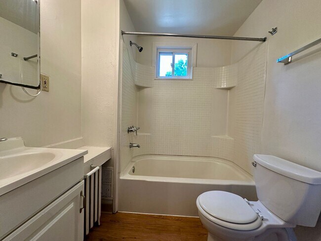 Building Photo - Super Spacious Three Bedroom on Bates Stre...