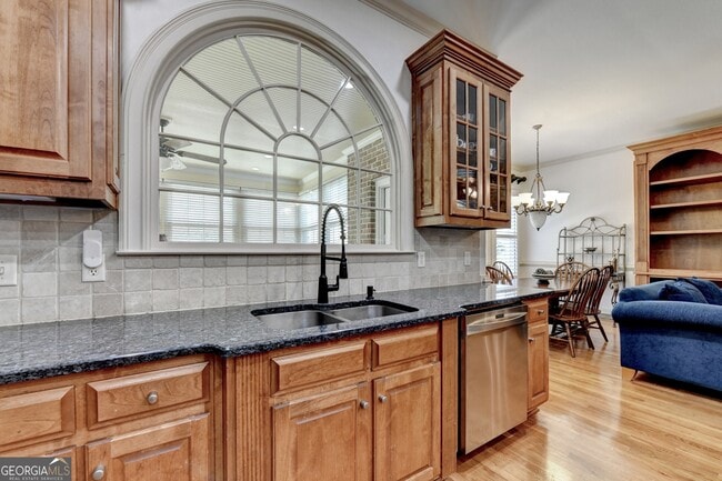 Building Photo - 8910 Pinehurst Cove