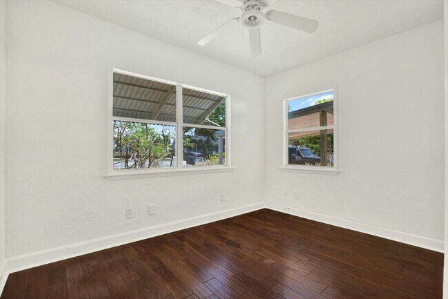 Building Photo - 1614 N Osceola Ave