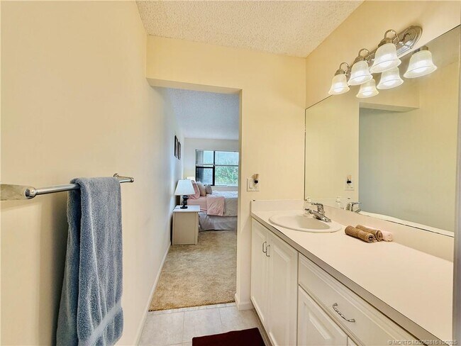 Building Photo - 9490 S Ocean Dr