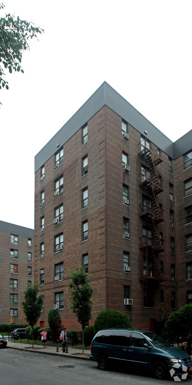 Building Photo - 89-25 Elmhurst Ave