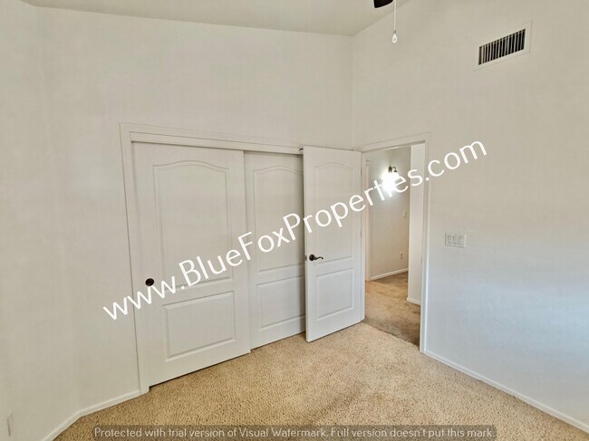Building Photo - 10429 E Oakbrook St