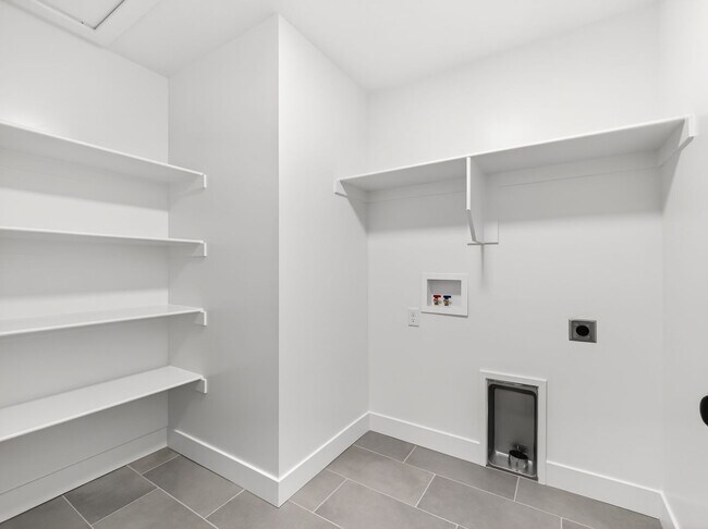 Building Photo - 3 Bed / 3.5 Bath Townhome in Mapleton – Modern, Spacious & Well-Located