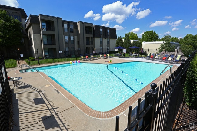 Pool - Chesterfield Place Apartments