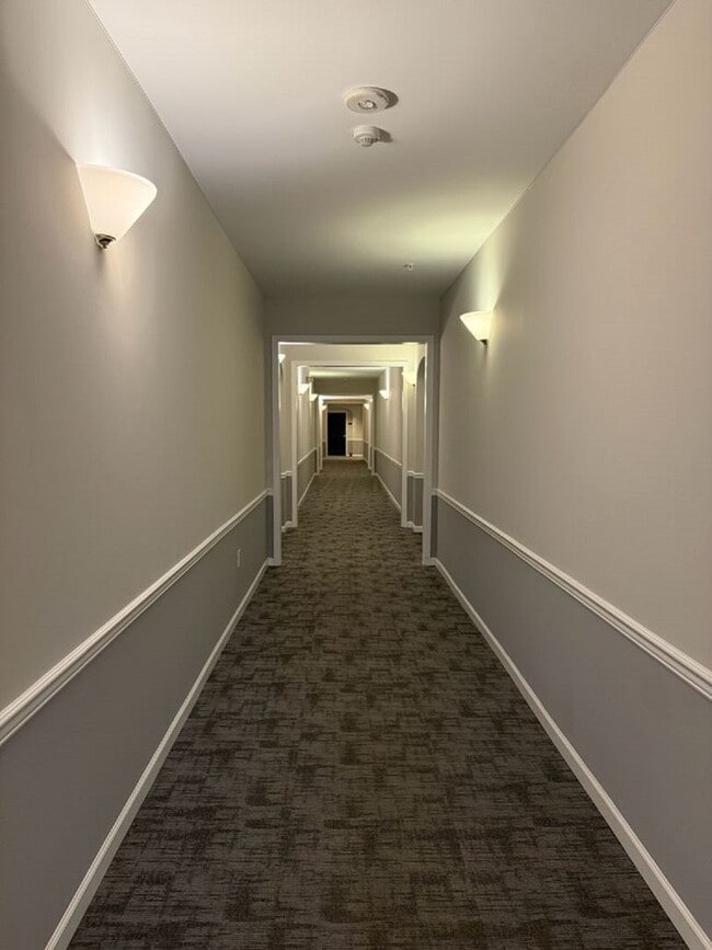 Building Photo - Well maintained 2 br 2 ba condo in the gat...