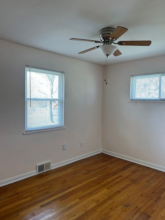 Building Photo - Brick Ranch for Rent in Highland  HTS close to the freeway