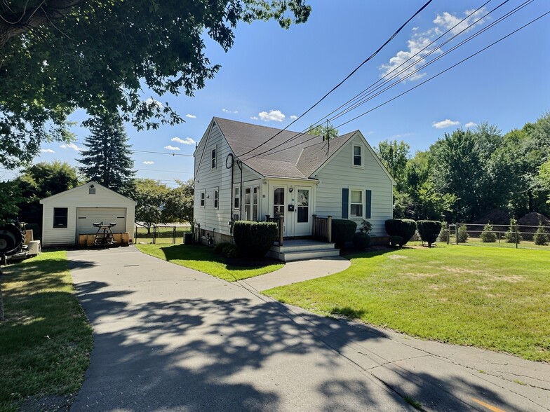 Building Photo - 53 Davis Ave