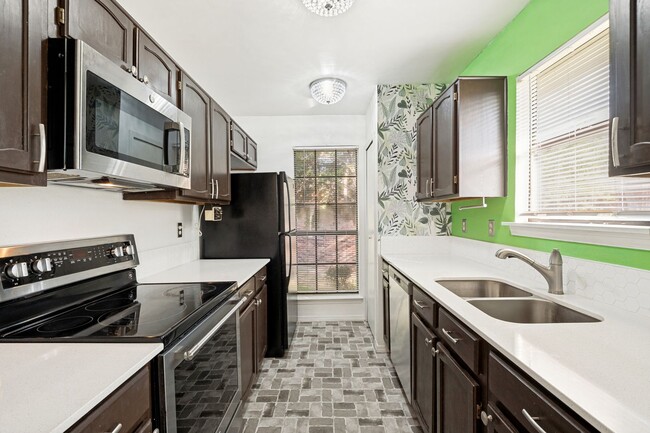 Building Photo - 1813 Sherwood Pl