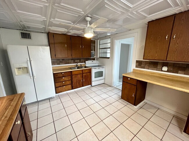 Building Photo - Cute home in Euclid Manor for rent