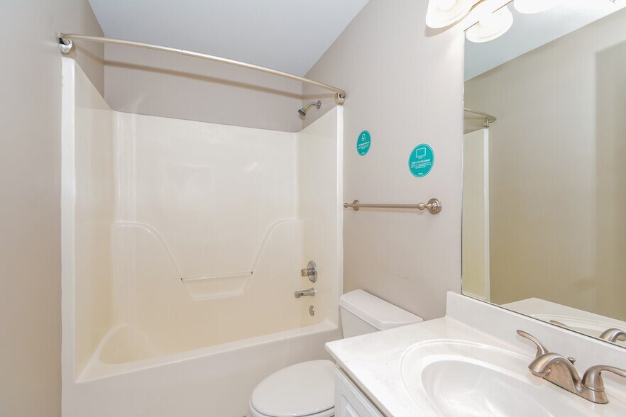 Building Photo - 6553 Broken Bow Dr