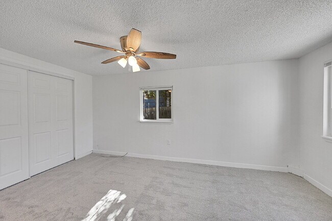 Building Photo - $2,295 - 3 Bed, 1 Bath Newly Updated Home In Denver with Fenced in Yard!