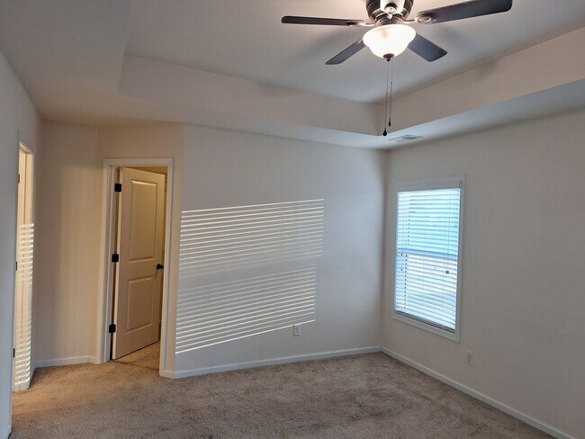 Building Photo - Wonderful Three Bedroom Home in Northeast ...