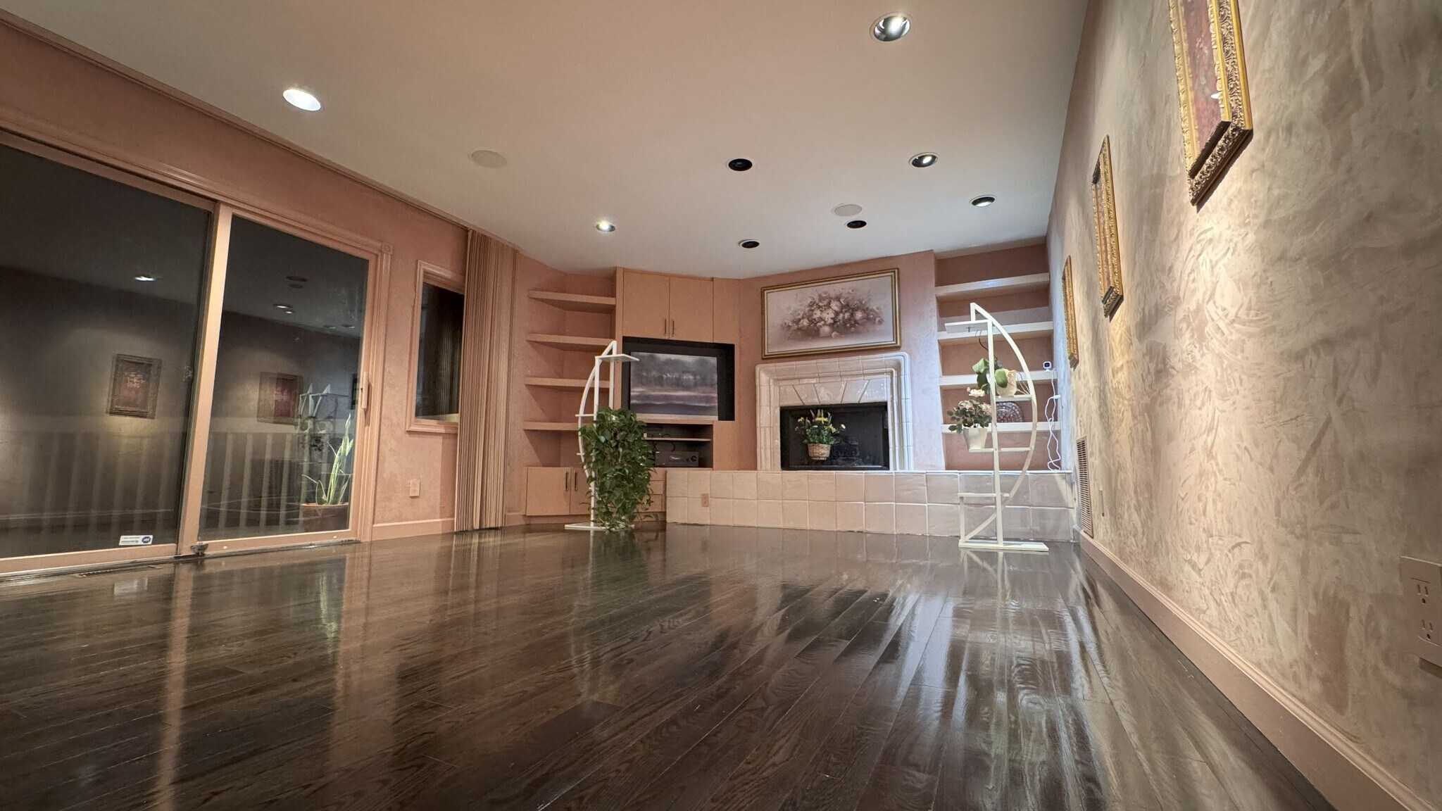 Building Photo - 38 Robinhood Dr