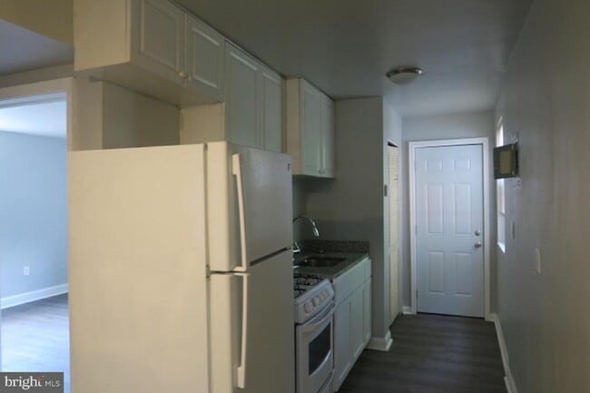 Building Photo - 1495 Bangor St SE