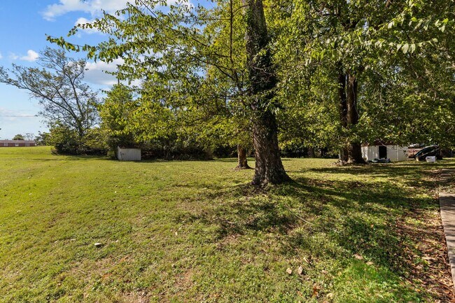 Building Photo - 133 E Street Clarksville, TN 37042