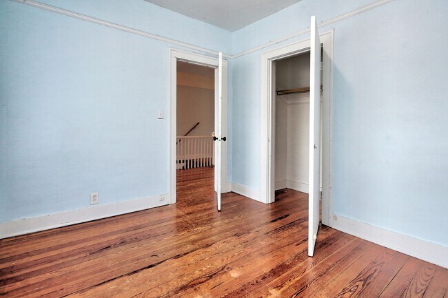 Building Photo - 140/142 E 15th Street