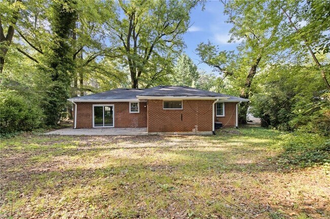 Building Photo - 2801 Mitchell Dr