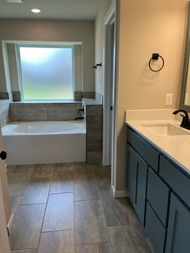 Building Photo - Beautiful New Home!