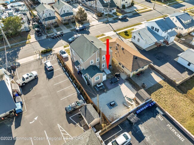 Building Photo - 100 18th Ave