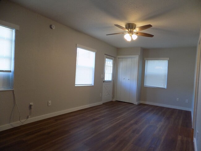 Building Photo - 699 W Osceola St