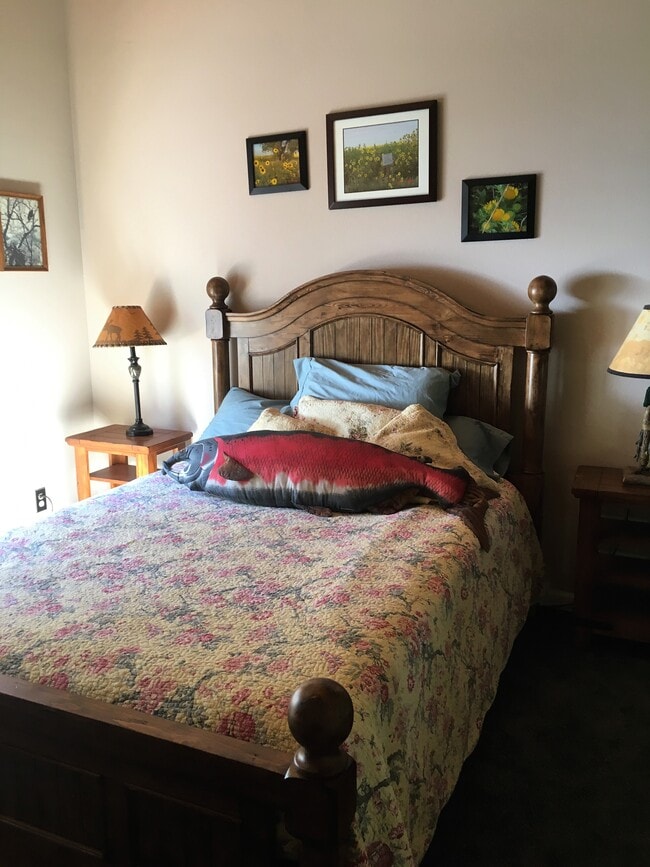 Building Photo - 32992 Johnsons Dr