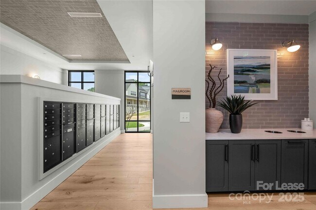 Building Photo - 9035 Lindholm Dr