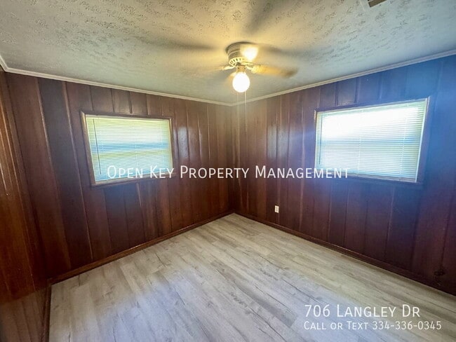Building Photo - 706 Langley Dr