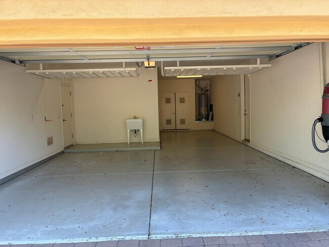 Building Photo - 20973 W Cora Vista