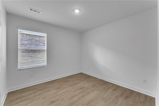 Building Photo - 4671 W Aurora St