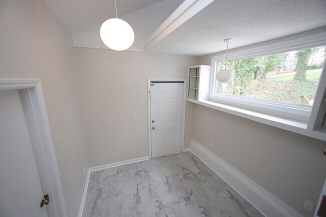 Building Photo - Renovated One Level Home in Fantastic North Raleigh Location!