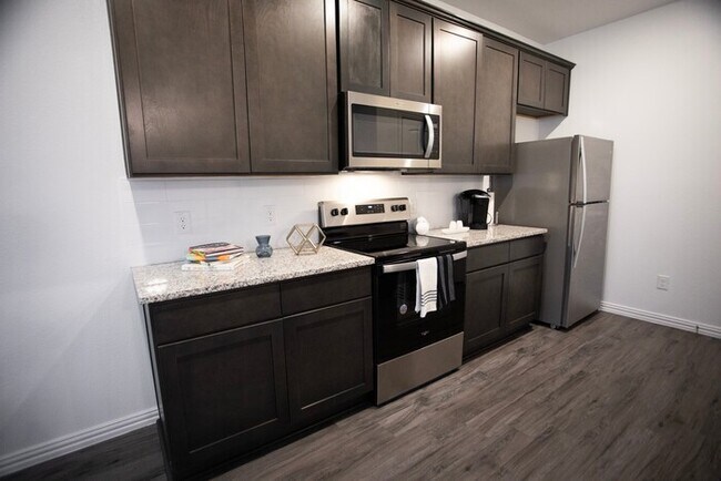 Building Photo - 4555 Foxton Ln