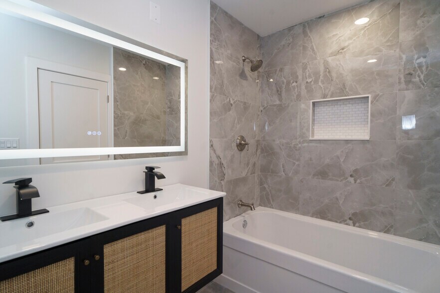 Building Photo - 1919 N 5th St