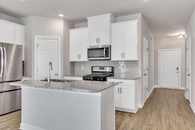 Building Photo - Two-story 3BR/2.5BA townhome in Foxcroft T...