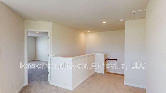 Building Photo - 545 Wheatfield Rd