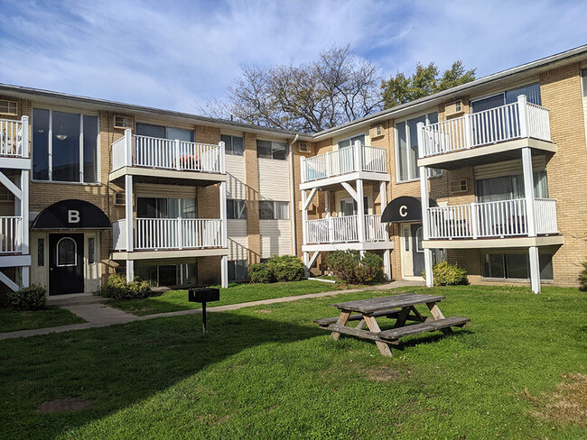 Barbecue and Picnic Area - Miracle Manor