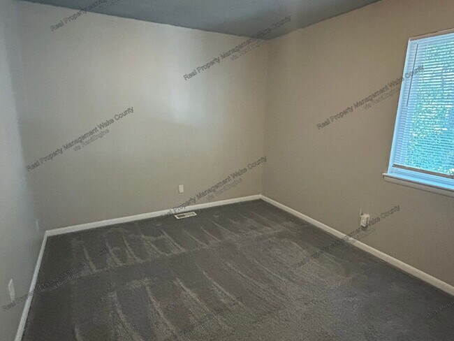 Building Photo - 4702 Walden Pond Dr